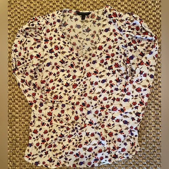 Banana Republic V-Neck Long Sleeve Top - Picture 4 of 6